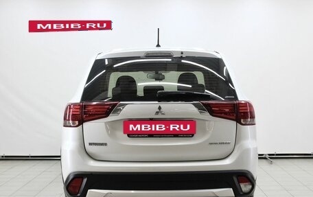 Mitsubishi Outlander III рестайлинг 3, 2015 год, 1 799 000 рублей, 4 фотография