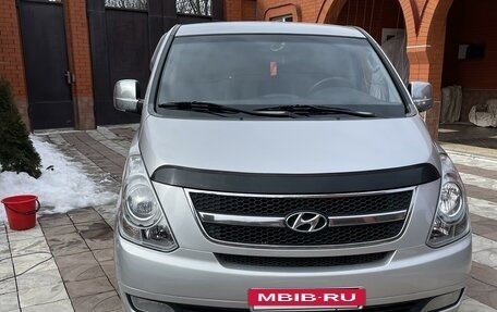 Hyundai Grand Starex Grand Starex I рестайлинг 2, 2008 год, 1 850 000 рублей, 2 фотография