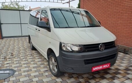 Volkswagen Caravelle T5, 2012 год, 2 680 000 рублей, 1 фотография