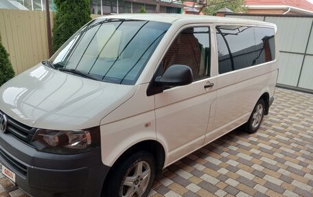 Volkswagen Caravelle T5, 2012 год, 2 680 000 рублей, 2 фотография