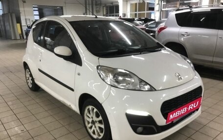 Peugeot 107 I рестайлинг, 2012 год, 419 000 рублей, 2 фотография