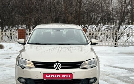 Volkswagen Jetta VI, 2013 год, 980 000 рублей, 2 фотография