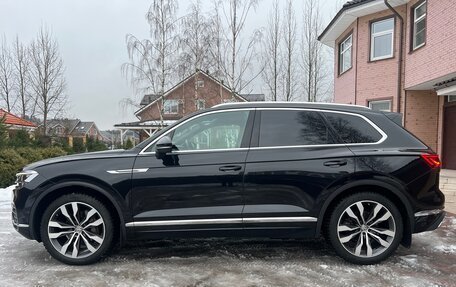 Volkswagen Touareg III, 2019 год, 4 950 000 рублей, 2 фотография