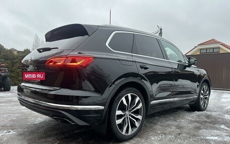 Volkswagen Touareg III, 2019 год, 4 950 000 рублей, 5 фотография