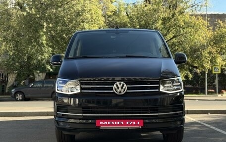 Volkswagen Multivan T6 рестайлинг, 2019 год, 4 600 000 рублей, 3 фотография