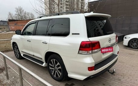 Toyota Land Cruiser 200, 2017 год, 7 950 000 рублей, 2 фотография