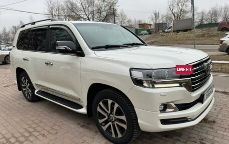 Toyota Land Cruiser 200, 2017 год, 7 950 000 рублей, 4 фотография