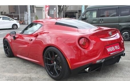 Alfa Romeo 4C, 2015 год, 6 900 000 рублей, 2 фотография