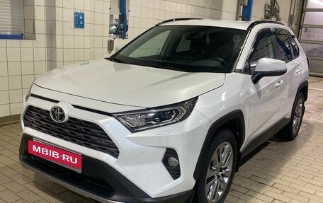 Toyota RAV4, 2022 год, 4 197 000 рублей, 2 фотография