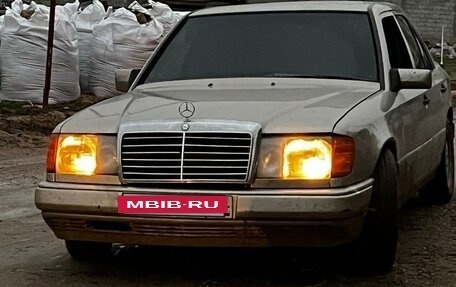 Mercedes-Benz E-Класс, 1992 год, 450 000 рублей, 4 фотография