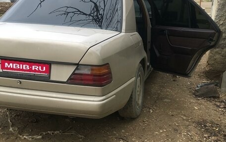 Mercedes-Benz E-Класс, 1992 год, 450 000 рублей, 7 фотография