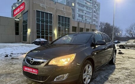 Opel Astra J, 2010 год, 700 000 рублей, 1 фотография