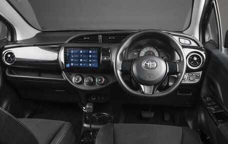 Toyota Vitz, 2018 год, 1 159 000 рублей, 6 фотография