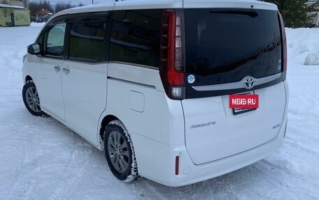 Toyota Esquire I, 2016 год, 2 200 000 рублей, 5 фотография