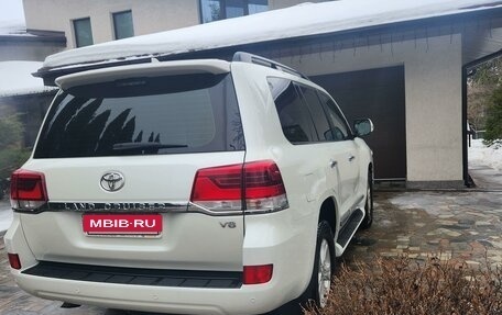 Toyota Land Cruiser 200, 2015 год, 7 000 000 рублей, 6 фотография