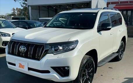 Toyota Land Cruiser Prado 150 рестайлинг 2, 2021 год, 3 700 000 рублей, 4 фотография