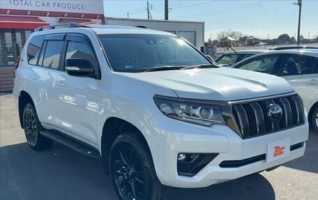 Toyota Land Cruiser Prado 150 рестайлинг 2, 2021 год, 3 700 000 рублей, 3 фотография