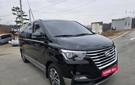 Hyundai Grand Starex Grand Starex I рестайлинг 2, 2020 год, 2 500 000 рублей, 3 фотография