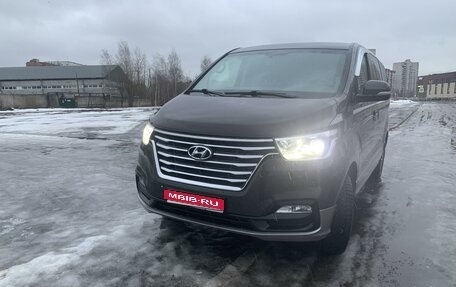 Hyundai Grand Starex Grand Starex I рестайлинг 2, 2020 год, 4 700 000 рублей, 1 фотография