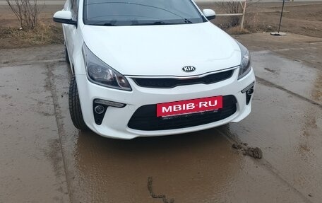 KIA Rio IV, 2018 год, 1 490 000 рублей, 2 фотография