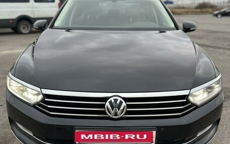 Volkswagen Passat B8 рестайлинг, 2016 год, 1 820 000 рублей, 3 фотография