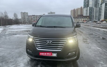 Hyundai Grand Starex Grand Starex I рестайлинг 2, 2020 год, 4 700 000 рублей, 2 фотография