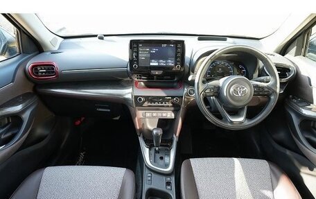 Toyota Yaris Cross, 2021 год, 1 600 000 рублей, 12 фотография