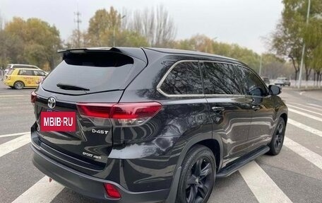 Toyota Highlander III, 2021 год, 2 999 999 рублей, 2 фотография