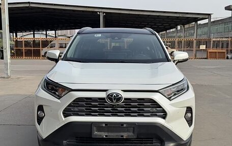 Toyota RAV4, 2021 год, 2 300 100 рублей, 6 фотография