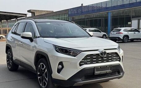 Toyota RAV4, 2021 год, 2 300 100 рублей, 2 фотография