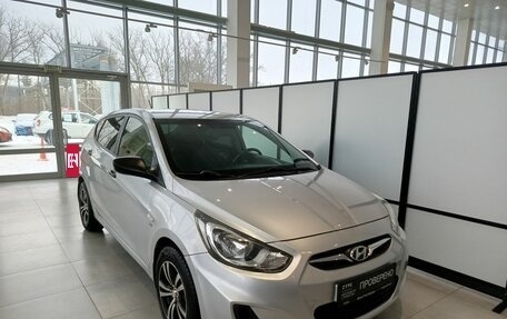 Hyundai Solaris II рестайлинг, 2011 год, 870 000 рублей, 3 фотография