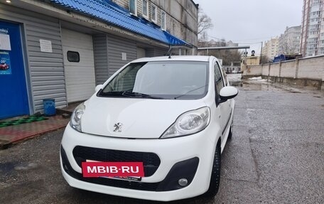 Peugeot 107 I рестайлинг, 2014 год, 699 000 рублей, 3 фотография