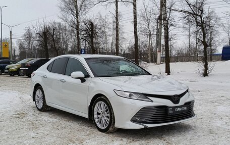 Toyota Camry, 2021 год, 3 300 000 рублей, 3 фотография