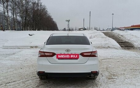 Toyota Camry, 2021 год, 3 300 000 рублей, 6 фотография