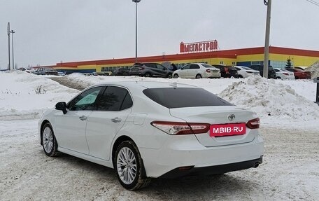 Toyota Camry, 2021 год, 3 300 000 рублей, 7 фотография