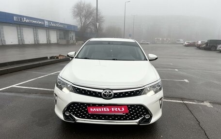 Toyota Camry, 2017 год, 2 600 000 рублей, 2 фотография