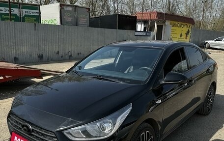 Hyundai Solaris II рестайлинг, 2019 год, 1 000 000 рублей, 1 фотография