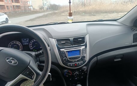 Hyundai Solaris II рестайлинг, 2011 год, 1 200 000 рублей, 8 фотография