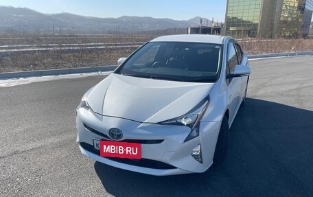 Toyota Prius IV XW50, 2016 год, 1 900 000 рублей, 7 фотография