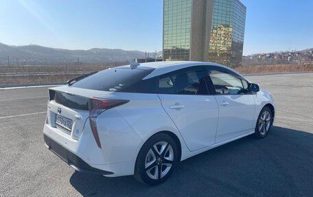 Toyota Prius IV XW50, 2016 год, 1 900 000 рублей, 14 фотография