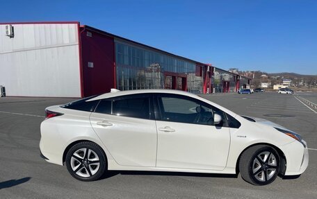 Toyota Prius IV XW50, 2016 год, 1 900 000 рублей, 27 фотография