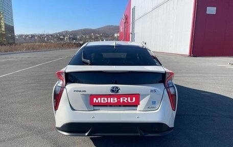 Toyota Prius IV XW50, 2016 год, 1 900 000 рублей, 11 фотография