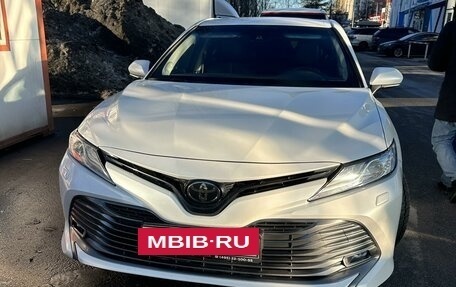 Toyota Camry, 2019 год, 2 850 000 рублей, 2 фотография