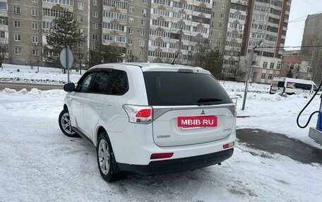 Mitsubishi Outlander III рестайлинг 3, 2013 год, 1 395 000 рублей, 3 фотография