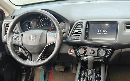 Honda Vezel, 2021 год, 1 620 000 рублей, 13 фотография