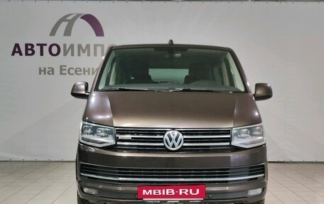 Volkswagen Multivan T6 рестайлинг, 2017 год, 3 400 000 рублей, 2 фотография