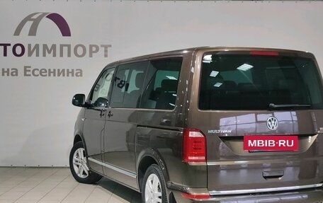 Volkswagen Multivan T6 рестайлинг, 2017 год, 3 400 000 рублей, 6 фотография