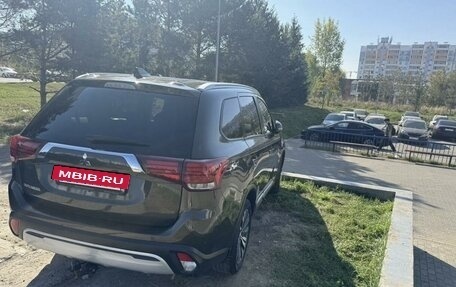 Mitsubishi Outlander III рестайлинг 3, 2020 год, 2 200 000 рублей, 2 фотография