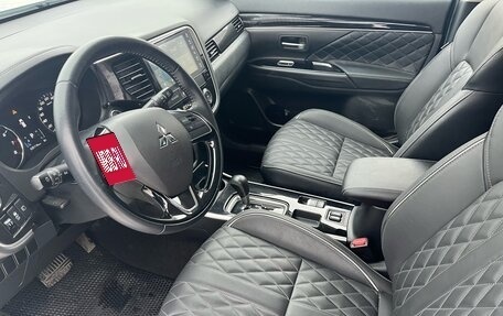 Mitsubishi Outlander III рестайлинг 3, 2022 год, 2 700 000 рублей, 6 фотография