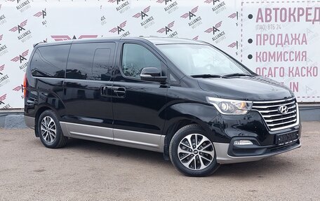 Hyundai Grand Starex Grand Starex I рестайлинг 2, 2018 год, 3 650 000 рублей, 3 фотография